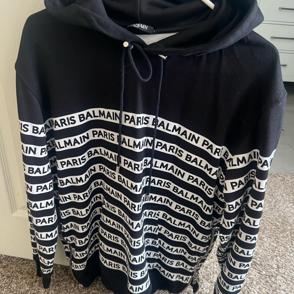 Stripe Logo Hoodie
Balmain